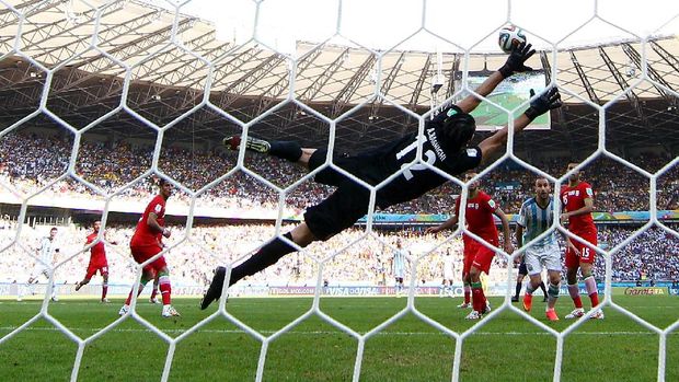 BELO HORIZONTE, BRAZIL - JUNE 21:  Lionel Messi of Argentina scores his team's first goal past Alireza Haghighi of Iran during the 2014 FIFA World Cup Brazil Group F match between Argentina and Iran at Estadio Mineirao on June 21, 2014 in Belo Horizonte, Brazil.  (Photo by Paul Gilham/Getty Images)