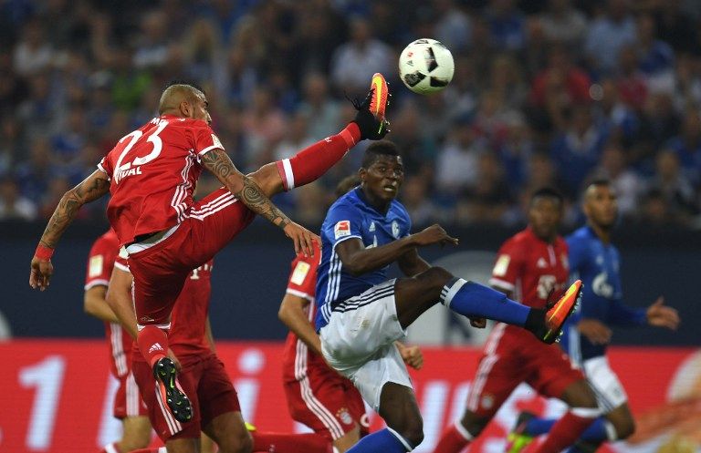 Schalke's midfielder Abdul Rahman Baba vies for the ball with Bayern Munich's Chilean midfielder Arturo Vidal (L) during the German first division Bundesliga football match of FC Schalke vs Bayern Munich in Gelsenkirchen, western Germany, on September 9, 2016. / AFP PHOTO / PATRIK STOLLARZ