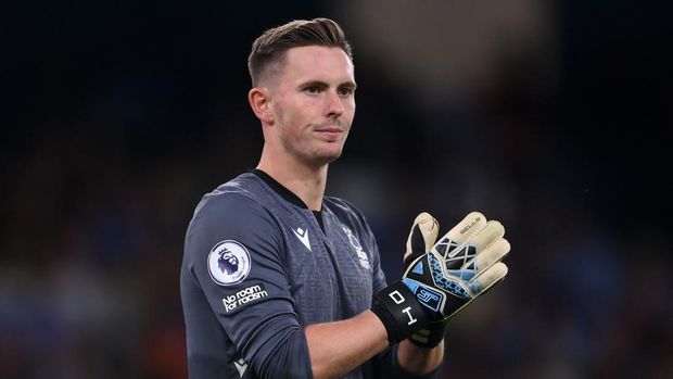 MANCHESTER, ENGLAND - AUGUST 31: Dean Henderson of Nottingham Forest looks on during the Premier League match between Manchester City and Nottingham Forest at Etihad Stadium on August 31, 2022 in Manchester, England. (Photo by Laurence Griffiths/Getty Images)