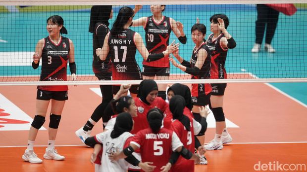 Red Sparks mengalahkan Indonesia All Star dalam eksibisi Fun Volleyball di Indonesia Arena. Red Sparks menang 3-2 dari Indonesia All Star.
